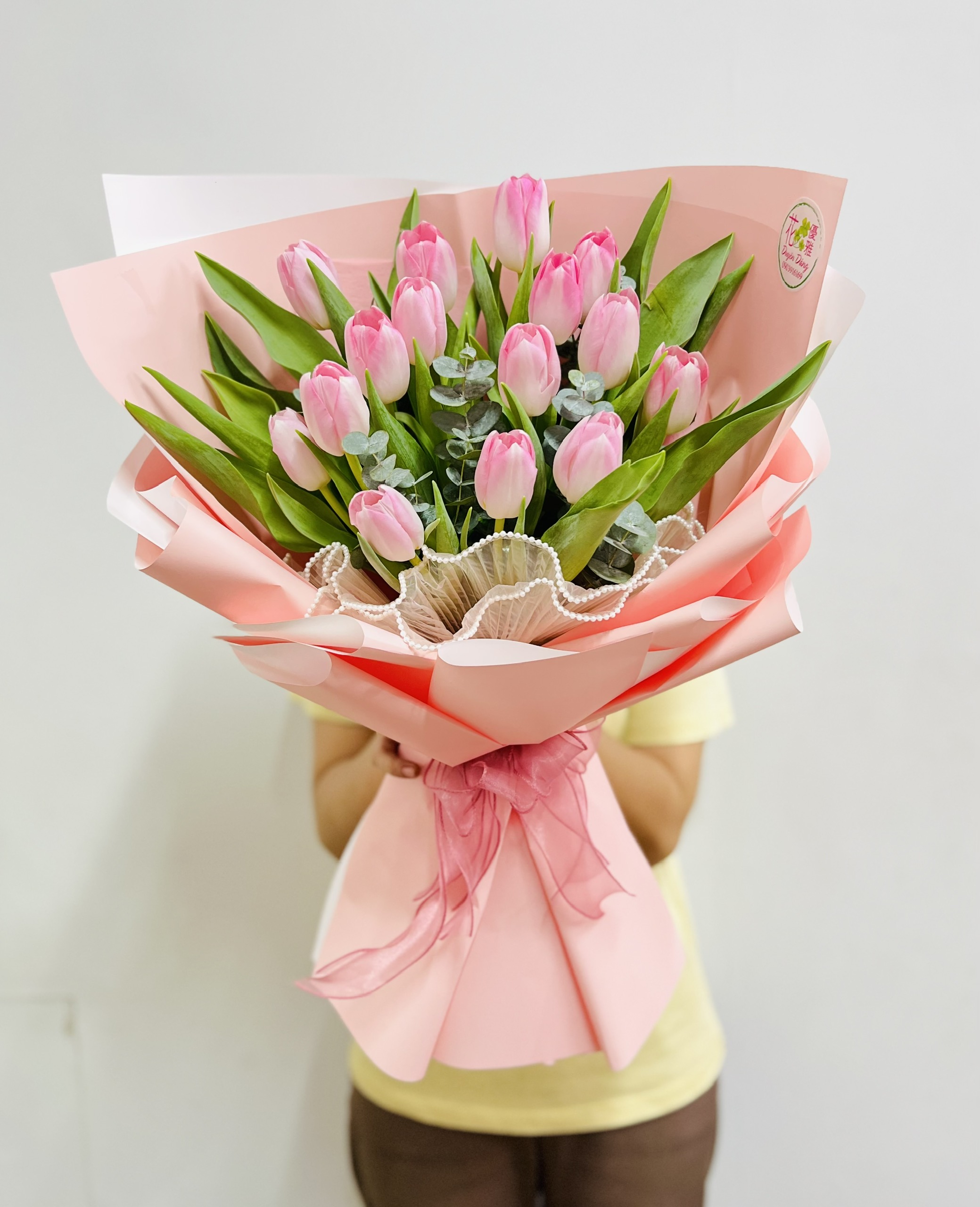 Bó hoa tulip màu hồng giá rẻ bó hoa tulip màu hồng sang trọng